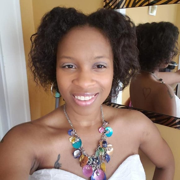 Meet your Posher, Melissa - Picture 2 of 4